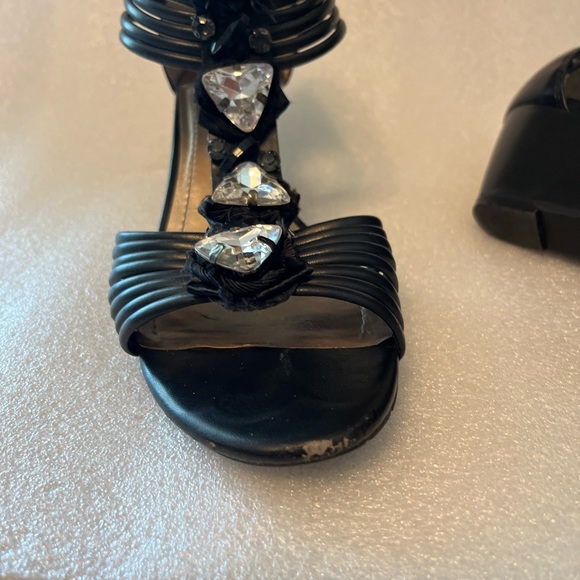 T-strap short heeled sandals - Picture 4 of 8
